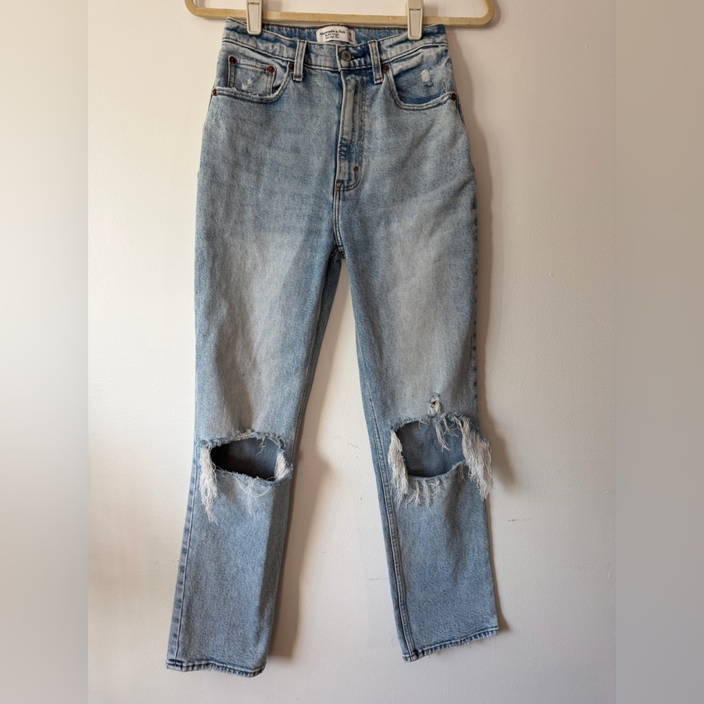 Abercrombie and Fitch 90's Straight Ultra High Rise Ripped Straight Jeans - Picture 4 of 4